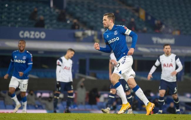 据黄蜂队随 据黄蜂队随